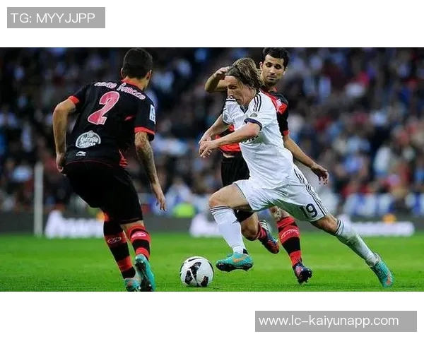 拉奥斯批评皇马对塞尔塔的裁判表现称情绪控制不当需提升比赛阅读能力