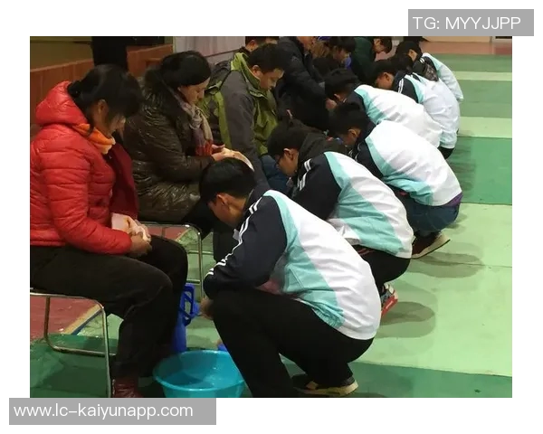 杜埃感恩父母教育之恩称其为人生最美礼物与最强支持