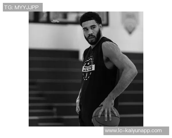 塔图姆训练照引发哈利调侃兄弟你该休息一下了吧