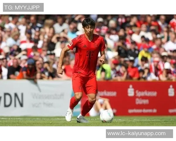 拜仁右后卫莱默尔因左小腿肌肉纤维撕裂预计缺阵三至四周